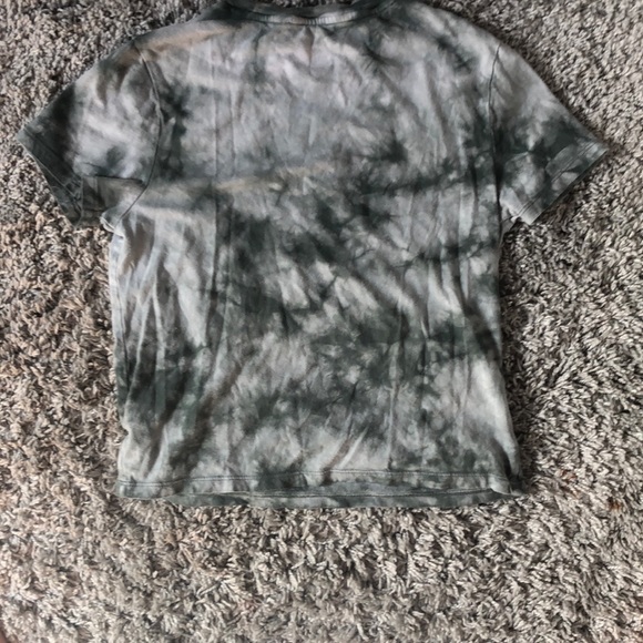 •Marble Crop Top• - Picture 2 of 2